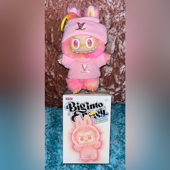 LABUBU Big Into Energy Loyalty with LV Outfit - Picture 5 of 9